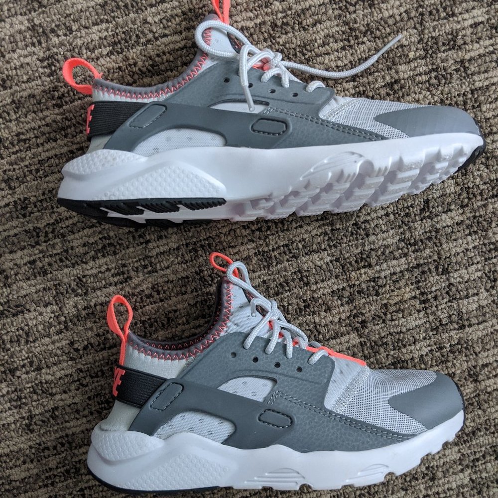 Nike Huarache - Picture 2 of 5